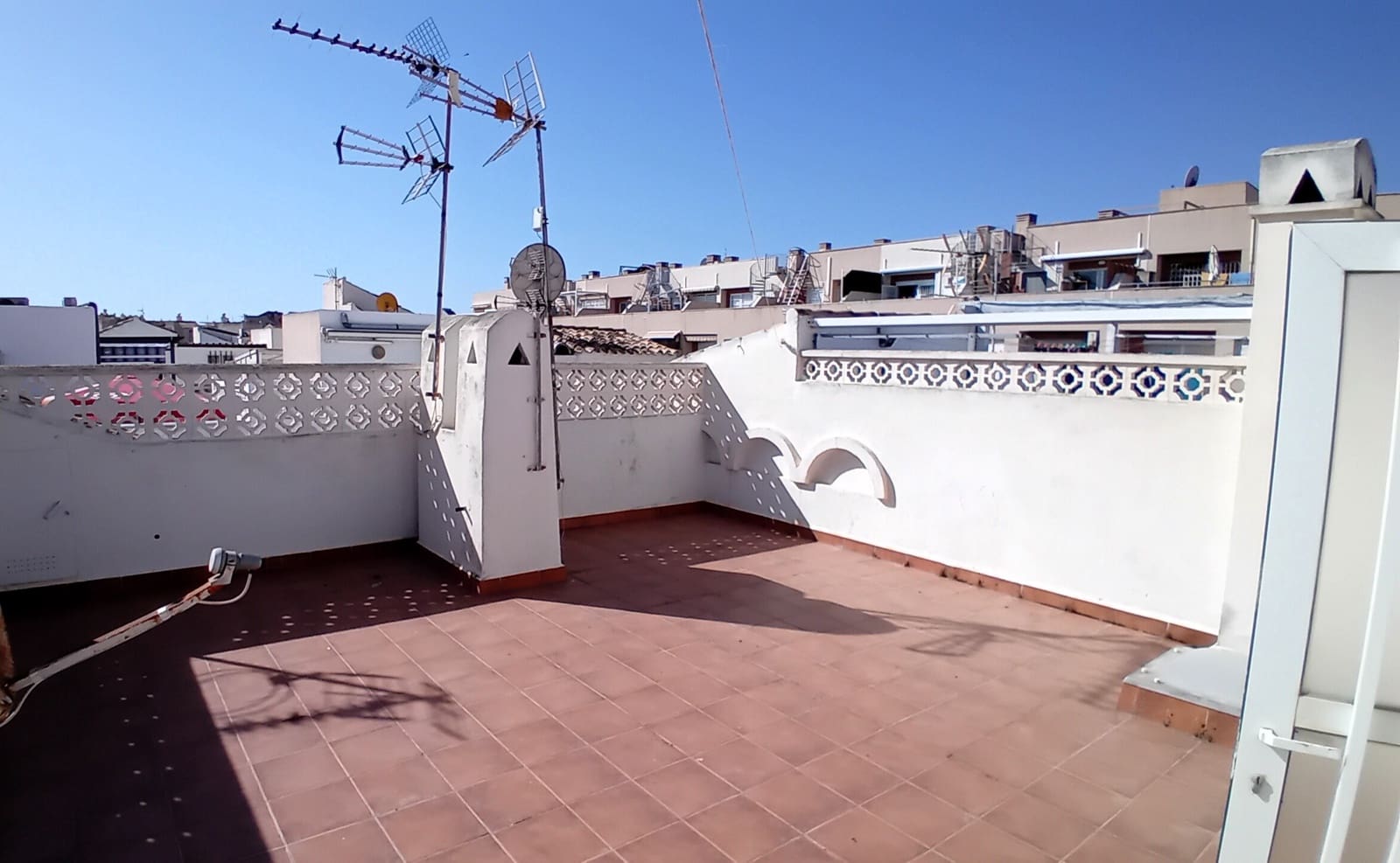 2 soveværelse Lejlighed til salg i Roquetas de Mar med swimmingpool - € 139.500 (Ref: 9022303)