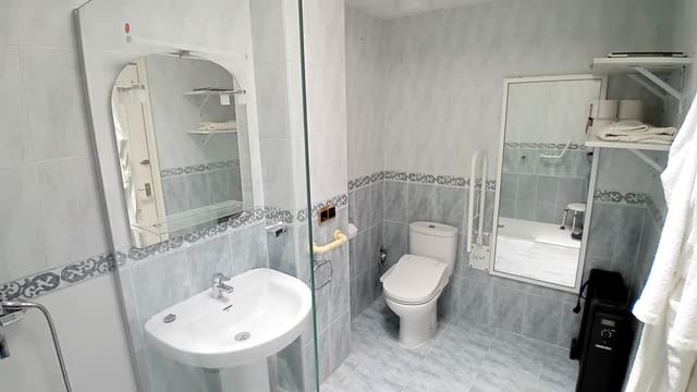 2 slaapkamer Flat te koop in Roquetas de Mar met zwembad - € 139.500 (Ref: 9022303)