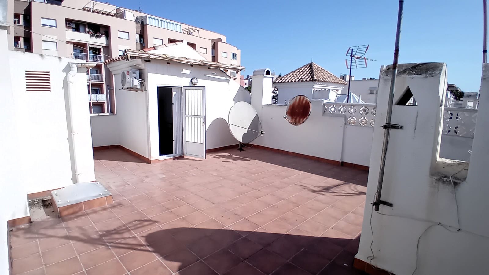 2 soveværelse Lejlighed til salg i Roquetas de Mar med swimmingpool - € 139.500 (Ref: 9022303)