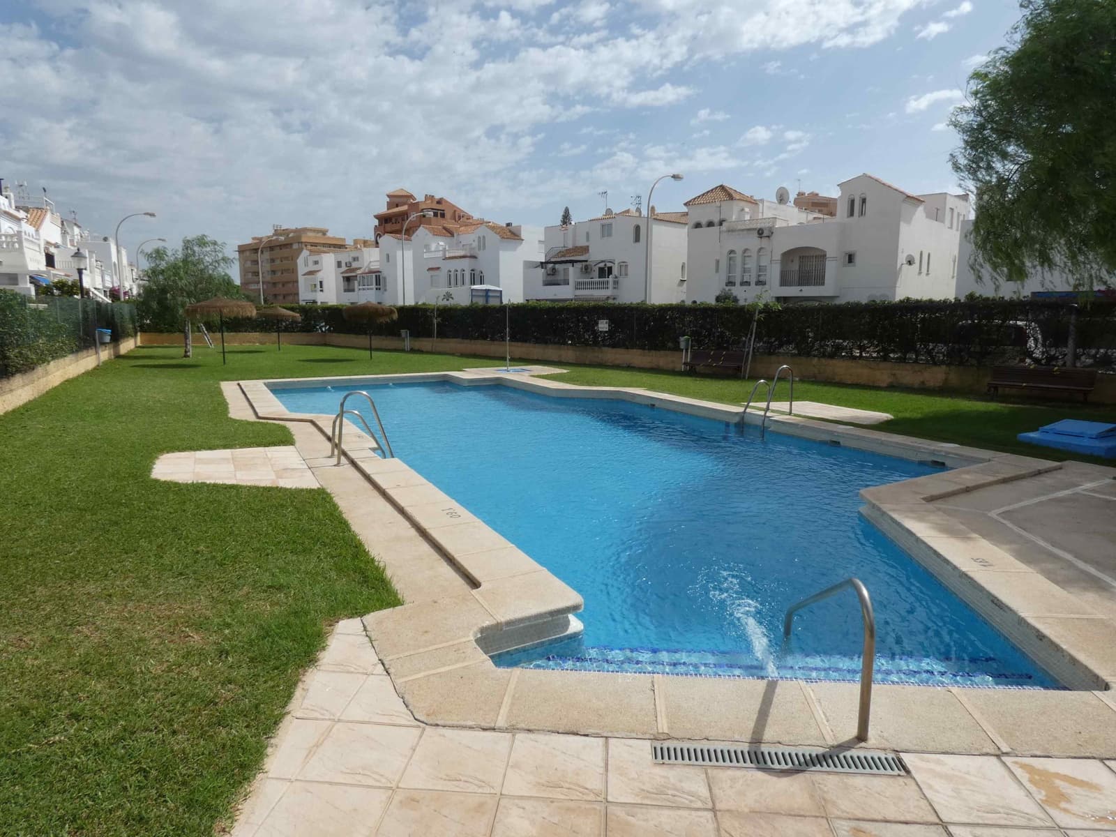 2 soveværelse Lejlighed til salg i Roquetas de Mar med swimmingpool - € 139.500 (Ref: 9022303)