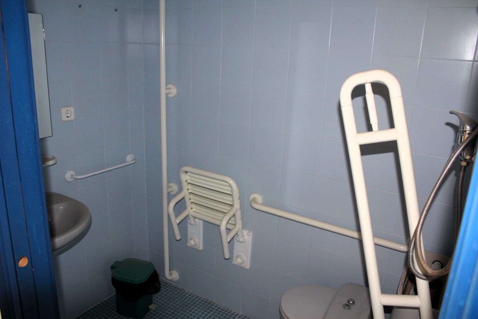 13 bedroom Guesthouse/B & B for sale in Santa Cruz de Marchena with garage - € 200,000 (Ref: 9170701)