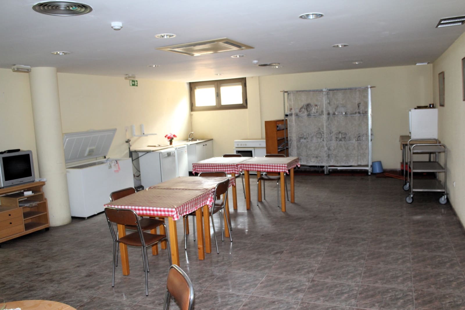 13 bedroom Guesthouse/B & B for sale in Santa Cruz de Marchena with garage - € 200,000 (Ref: 9170701)