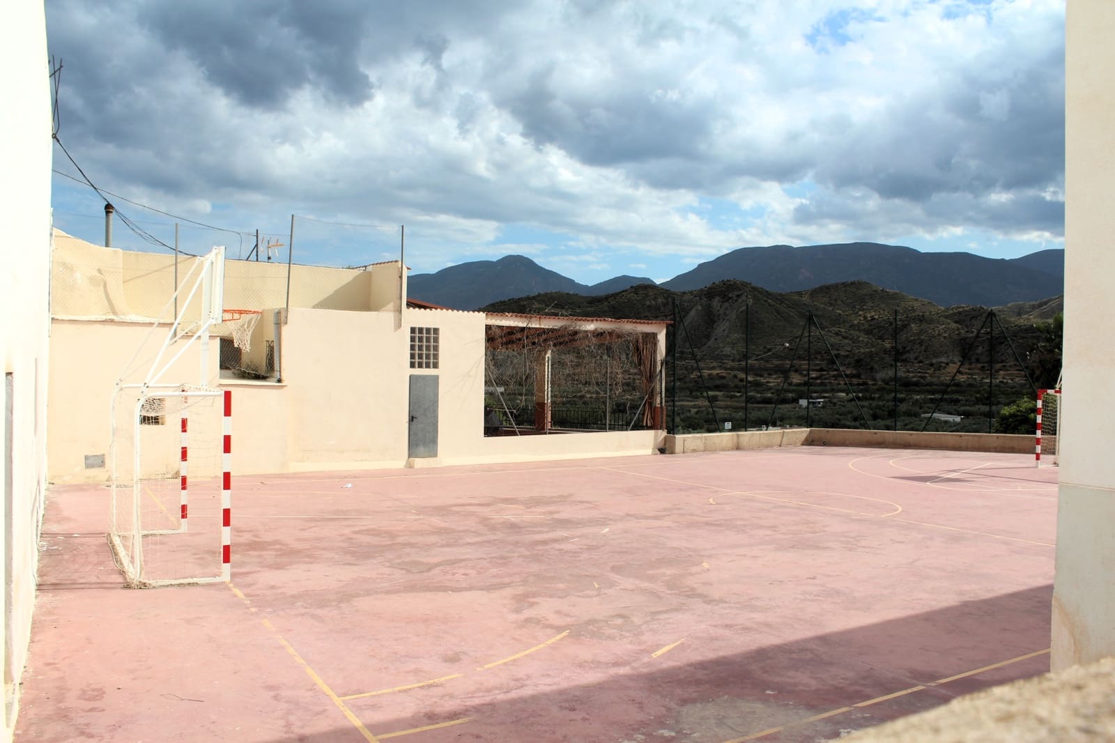 13 bedroom Guesthouse/B & B for sale in Santa Cruz de Marchena with garage - € 200,000 (Ref: 9170701)