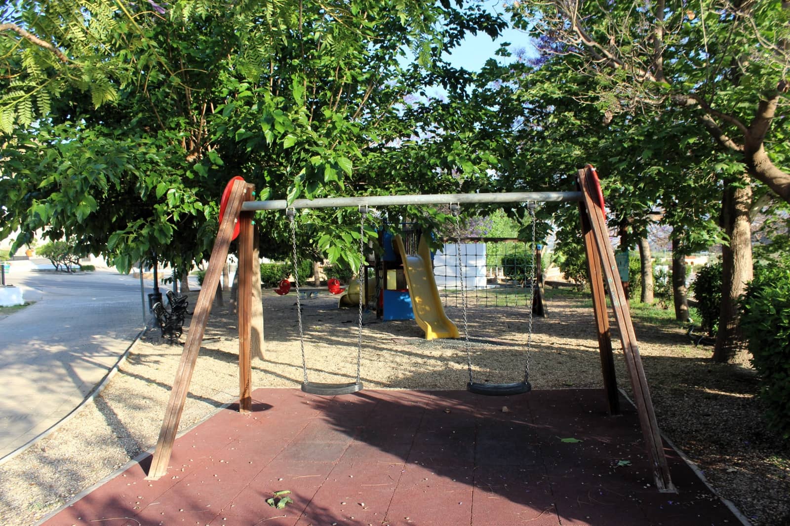 13 bedroom Guesthouse/B & B for sale in Santa Cruz de Marchena with garage - € 200,000 (Ref: 9170701)