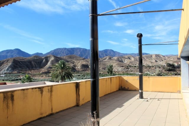 13 bedroom Guesthouse/B & B for sale in Santa Cruz de Marchena with garage - € 200,000 (Ref: 9170701)