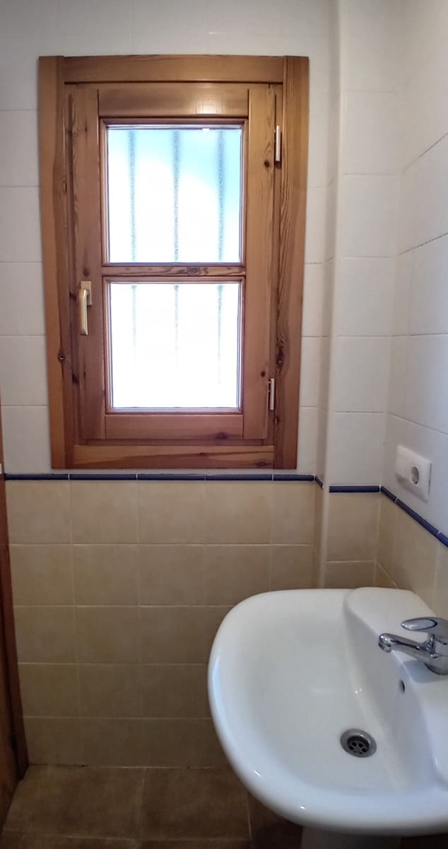 3 makuuhuone Omakotitalo myytävänä paikassa Enix mukana 
autotalli - 142 000 € (Ref: 9233127)