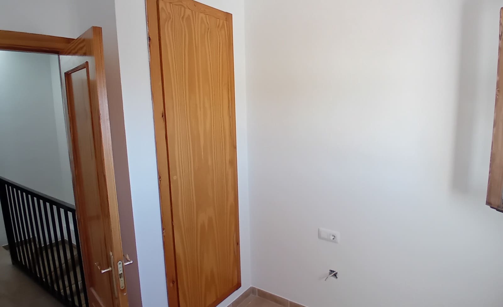 3 makuuhuone Omakotitalo myytävänä paikassa Enix mukana 
autotalli - 142 000 € (Ref: 9233127)