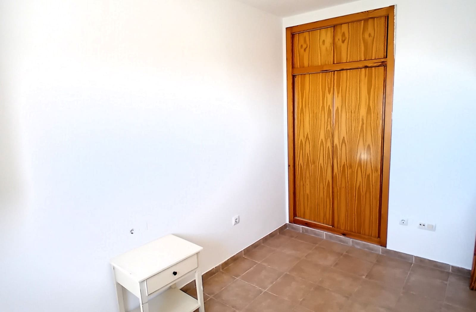 3 makuuhuone Omakotitalo myytävänä paikassa Enix mukana 
autotalli - 142 000 € (Ref: 9233127)