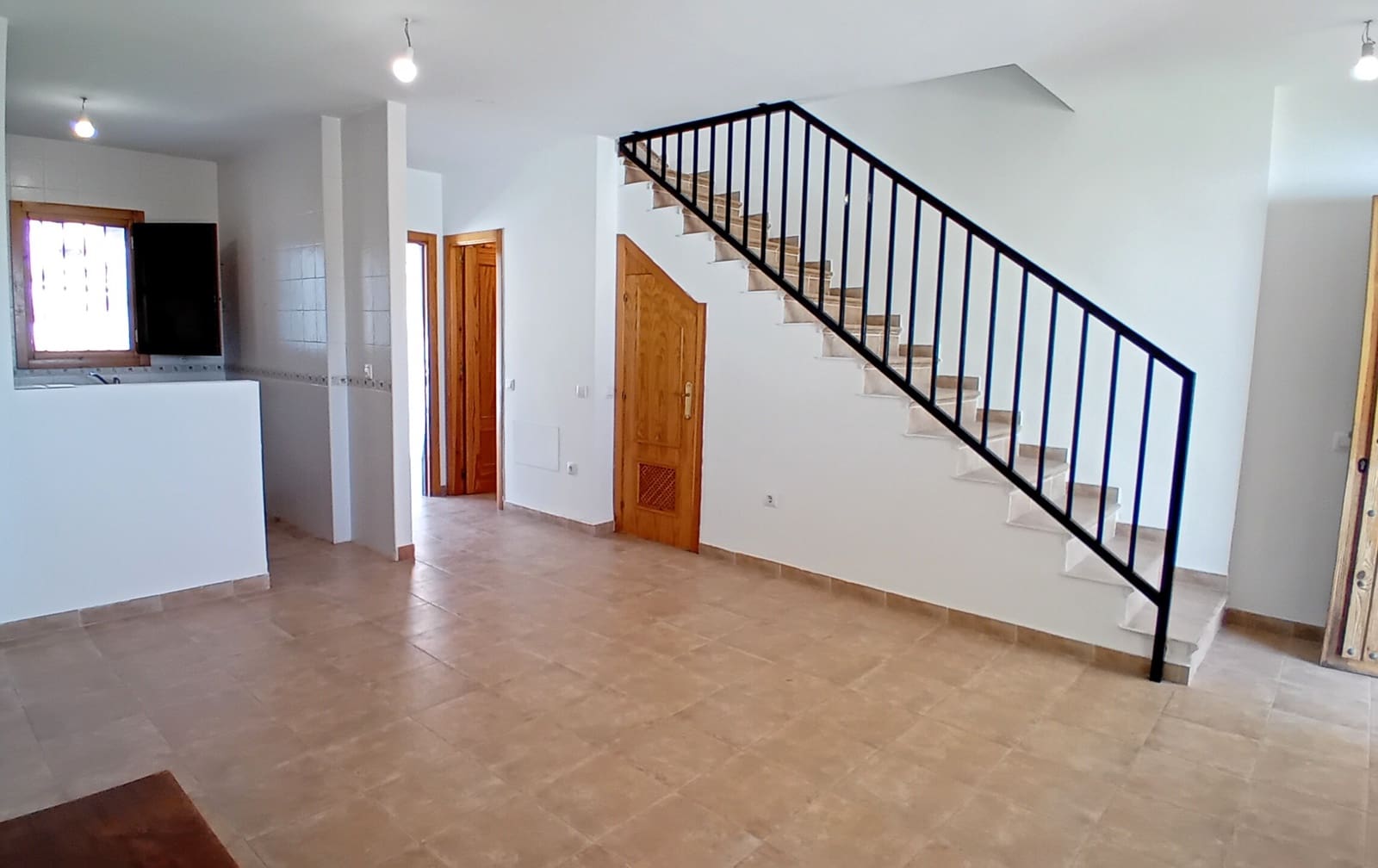 3 makuuhuone Omakotitalo myytävänä paikassa Enix mukana 
autotalli - 142 000 € (Ref: 9233127)