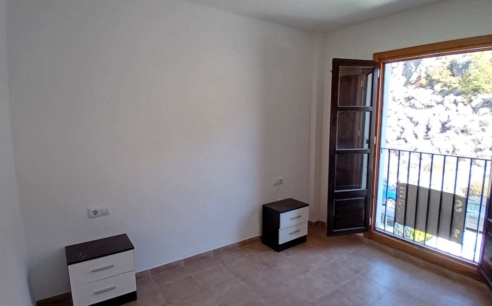 3 makuuhuone Omakotitalo myytävänä paikassa Enix mukana 
autotalli - 142 000 € (Ref: 9233127)