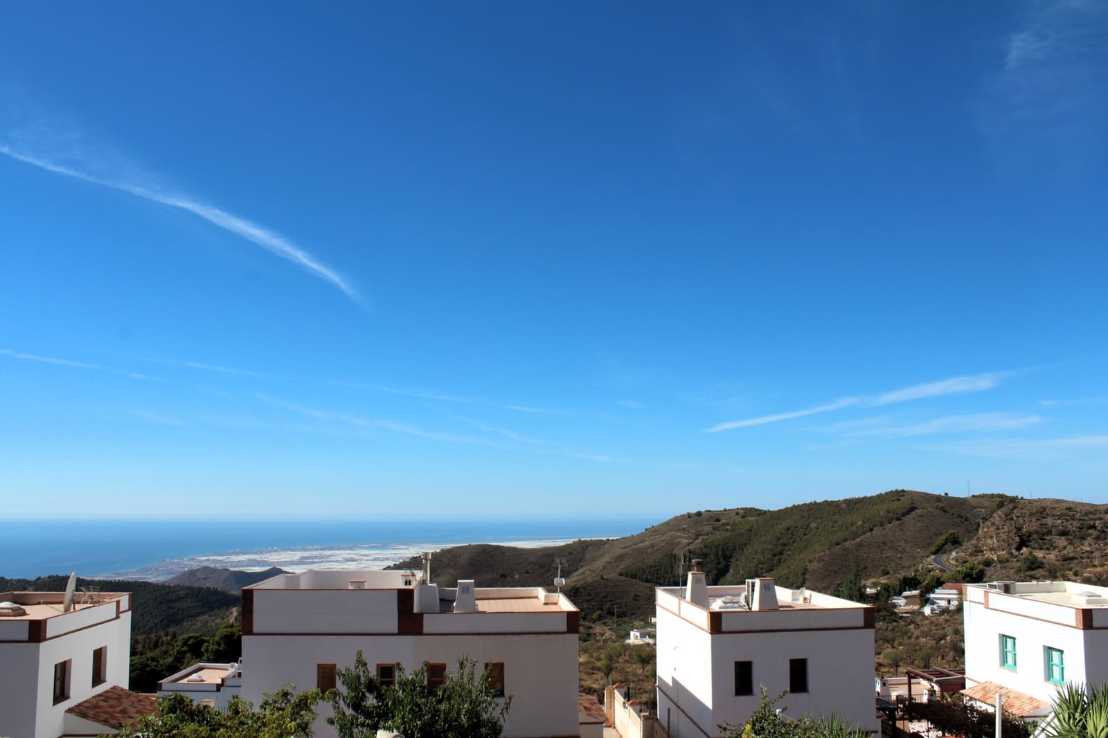 3 makuuhuone Omakotitalo myytävänä paikassa Enix mukana 
autotalli - 142 000 € (Ref: 9233127)