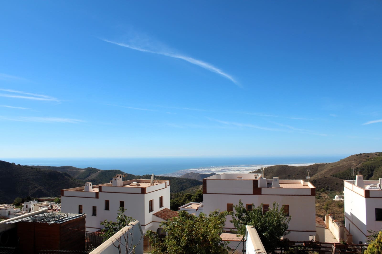 3 makuuhuone Omakotitalo myytävänä paikassa Enix mukana 
autotalli - 142 000 € (Ref: 9233127)