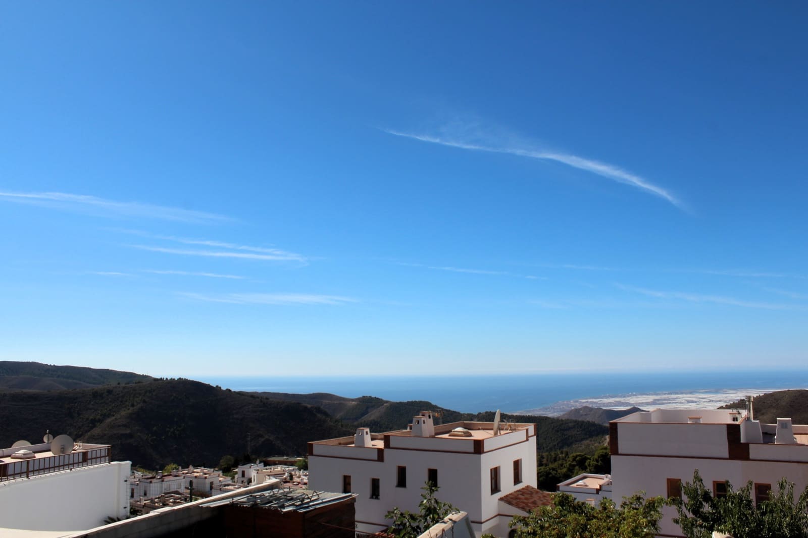 3 makuuhuone Omakotitalo myytävänä paikassa Enix mukana 
autotalli - 142 000 € (Ref: 9233127)