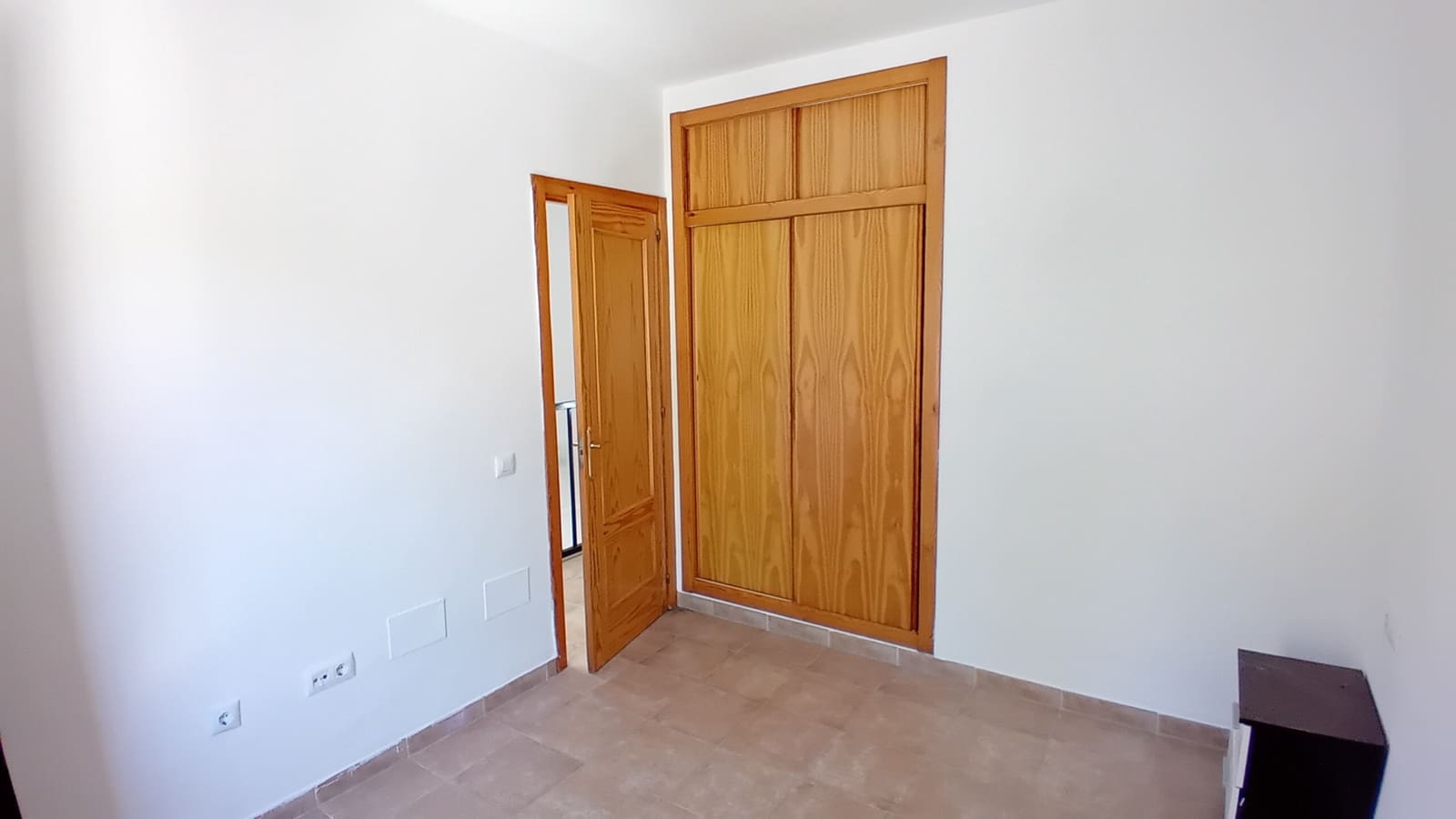 3 makuuhuone Omakotitalo myytävänä paikassa Enix mukana 
autotalli - 142 000 € (Ref: 9233127)