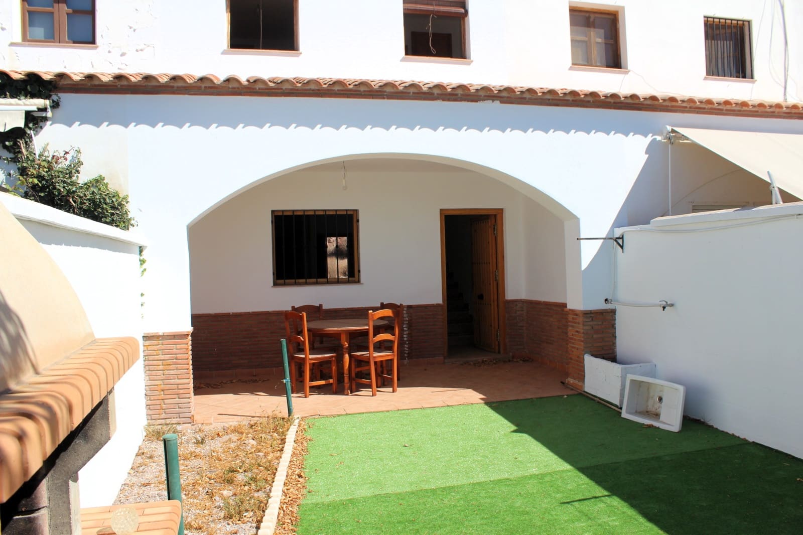 3 makuuhuone Omakotitalo myytävänä paikassa Enix mukana 
autotalli - 142 000 € (Ref: 9233127)