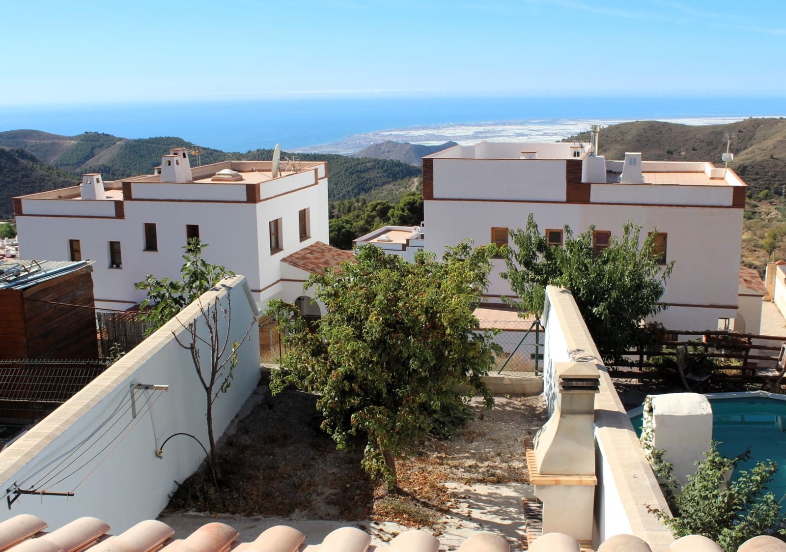 3 makuuhuone Omakotitalo myytävänä paikassa Enix mukana 
autotalli - 142 000 € (Ref: 9233127)