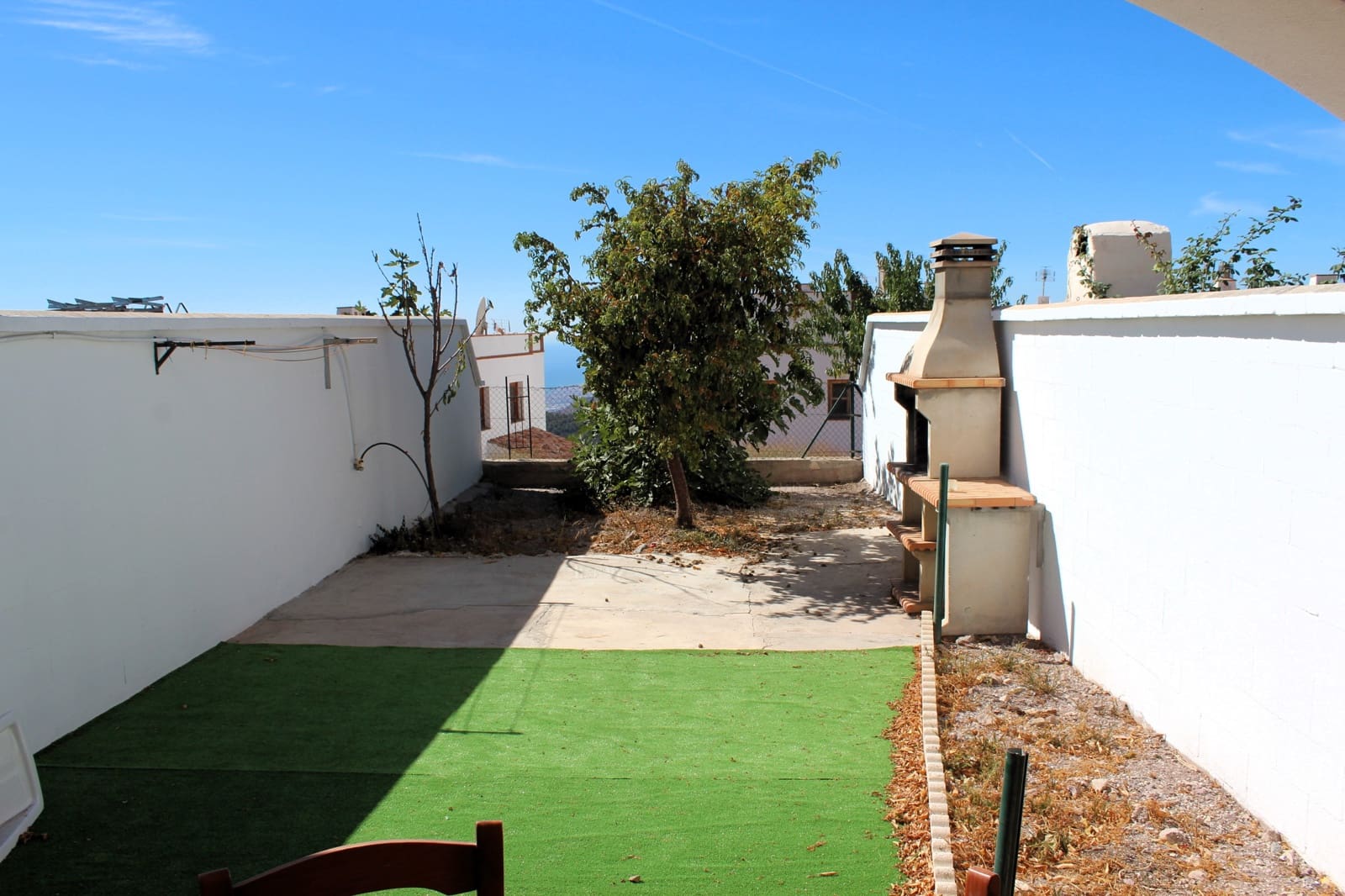 3 makuuhuone Omakotitalo myytävänä paikassa Enix mukana 
autotalli - 142 000 € (Ref: 9233127)