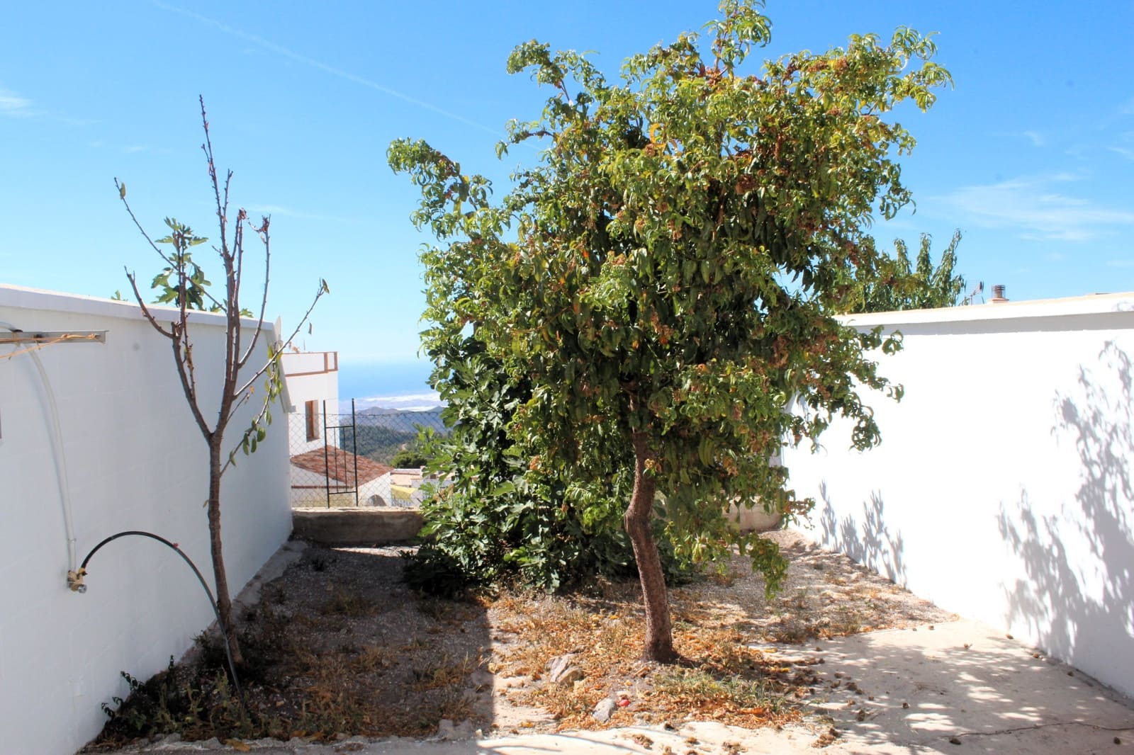 3 makuuhuone Omakotitalo myytävänä paikassa Enix mukana 
autotalli - 142 000 € (Ref: 9233127)