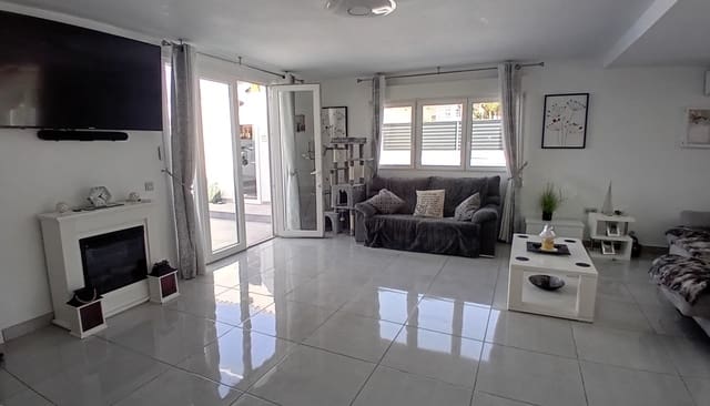 5 soverom Villa til salgs i Roquetas de Mar med svømmebasseng garasje - € 750 000 (Ref: 9393671)