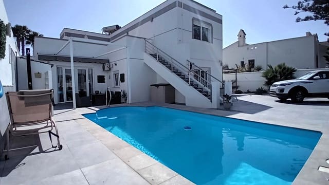 5 soverom Villa til salgs i Roquetas de Mar med svømmebasseng garasje - € 750 000 (Ref: 9393671)