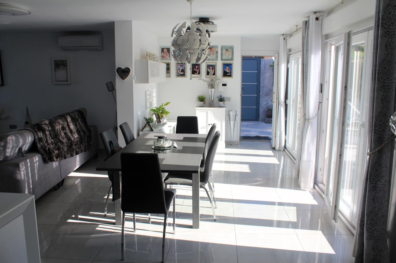 5 soverom Villa til salgs i Roquetas de Mar med svømmebasseng garasje - € 750 000 (Ref: 9393671)