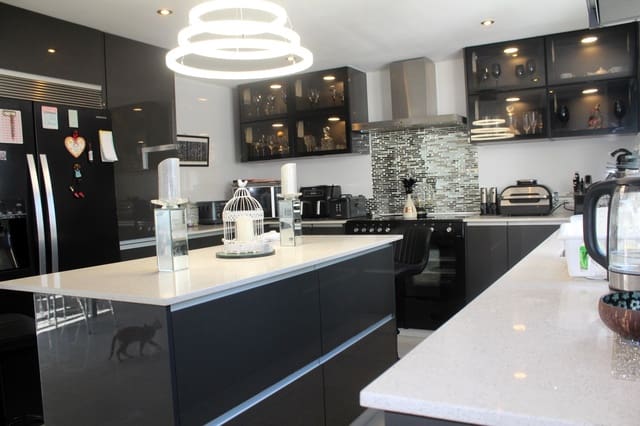 5 soverom Villa til salgs i Roquetas de Mar med svømmebasseng garasje - € 750 000 (Ref: 9393671)