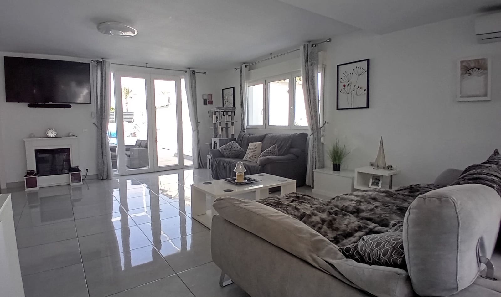 5 soverom Villa til salgs i Roquetas de Mar med svømmebasseng garasje - € 750 000 (Ref: 9393671)