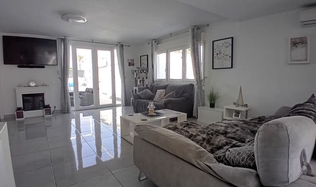 5 soverom Villa til salgs i Roquetas de Mar med svømmebasseng garasje - € 750 000 (Ref: 9393671)