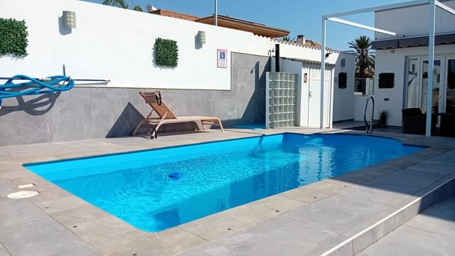 5 soverom Villa til salgs i Roquetas de Mar med svømmebasseng garasje - € 750 000 (Ref: 9393671)