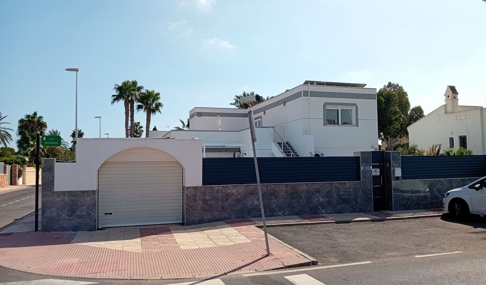 5 soverom Villa til salgs i Roquetas de Mar med svømmebasseng garasje - € 750 000 (Ref: 9393671)