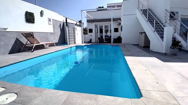 5 chambre Villa/Maison à vendre à Roquetas de Mar avec piscine garage - 750 000 € (Ref: 9393671)