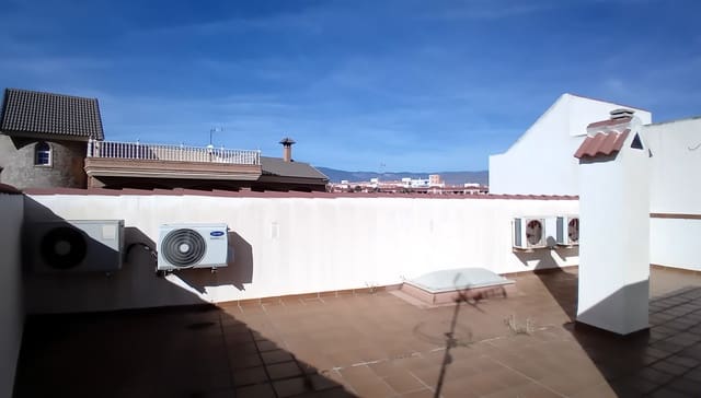 4 soveværelse Byhus til salg i Roquetas de Mar med garage - € 375.000 (Ref: 9449922)