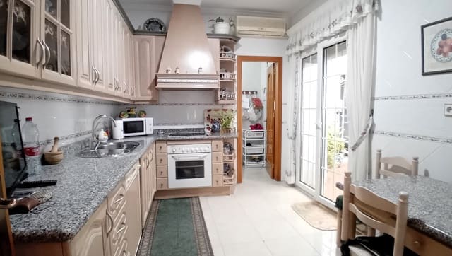 4 soveværelse Byhus til salg i Roquetas de Mar med garage - € 375.000 (Ref: 9449922)