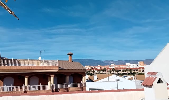 4 soveværelse Byhus til salg i Roquetas de Mar med garage - € 375.000 (Ref: 9449922)