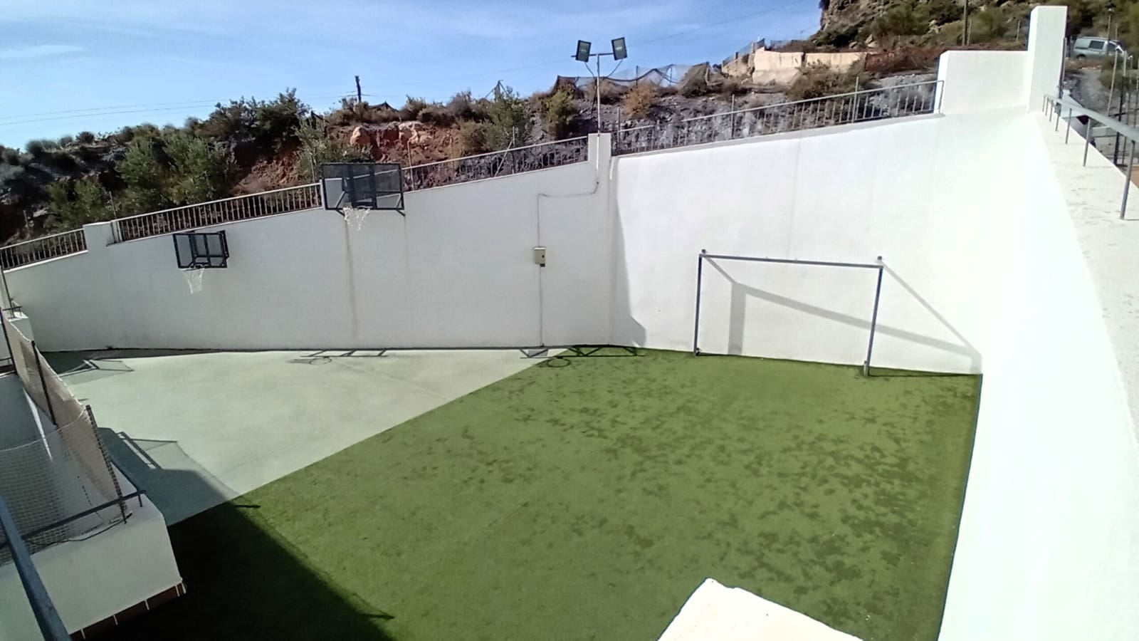 Piso de 2 habitaciones en Enix en venta con piscina garaje - 114.000 € (Ref: 9460918)