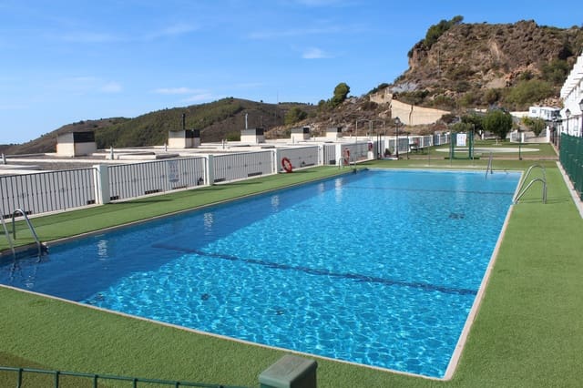 Piso de 2 habitaciones en Enix en venta con piscina garaje - 114.000 € (Ref: 9460918)