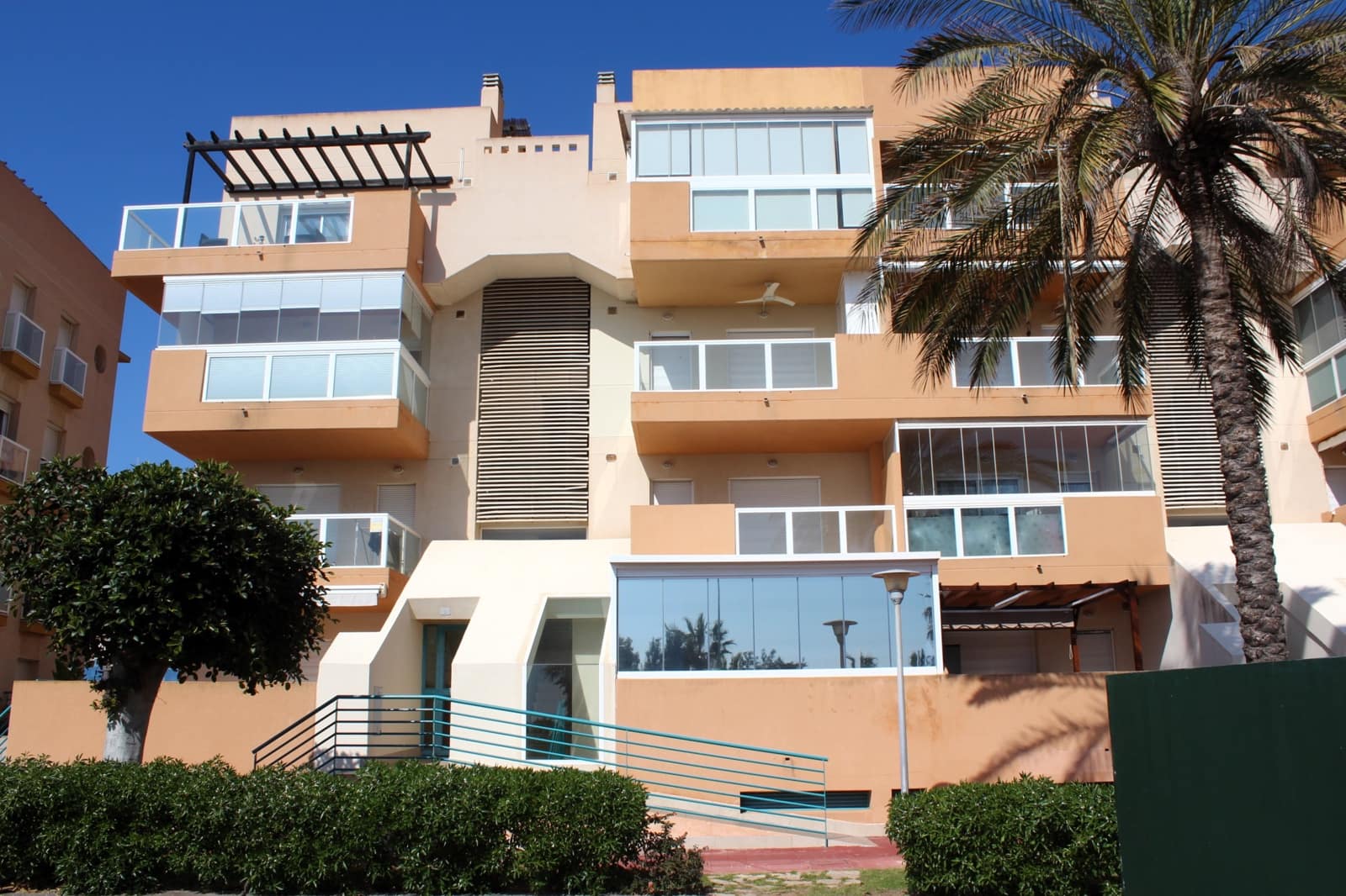 2 sypialnia Mieszkanie na sprzedaż w Almerimar z basenem garażem - 185 000 € (Ref: 9656405)