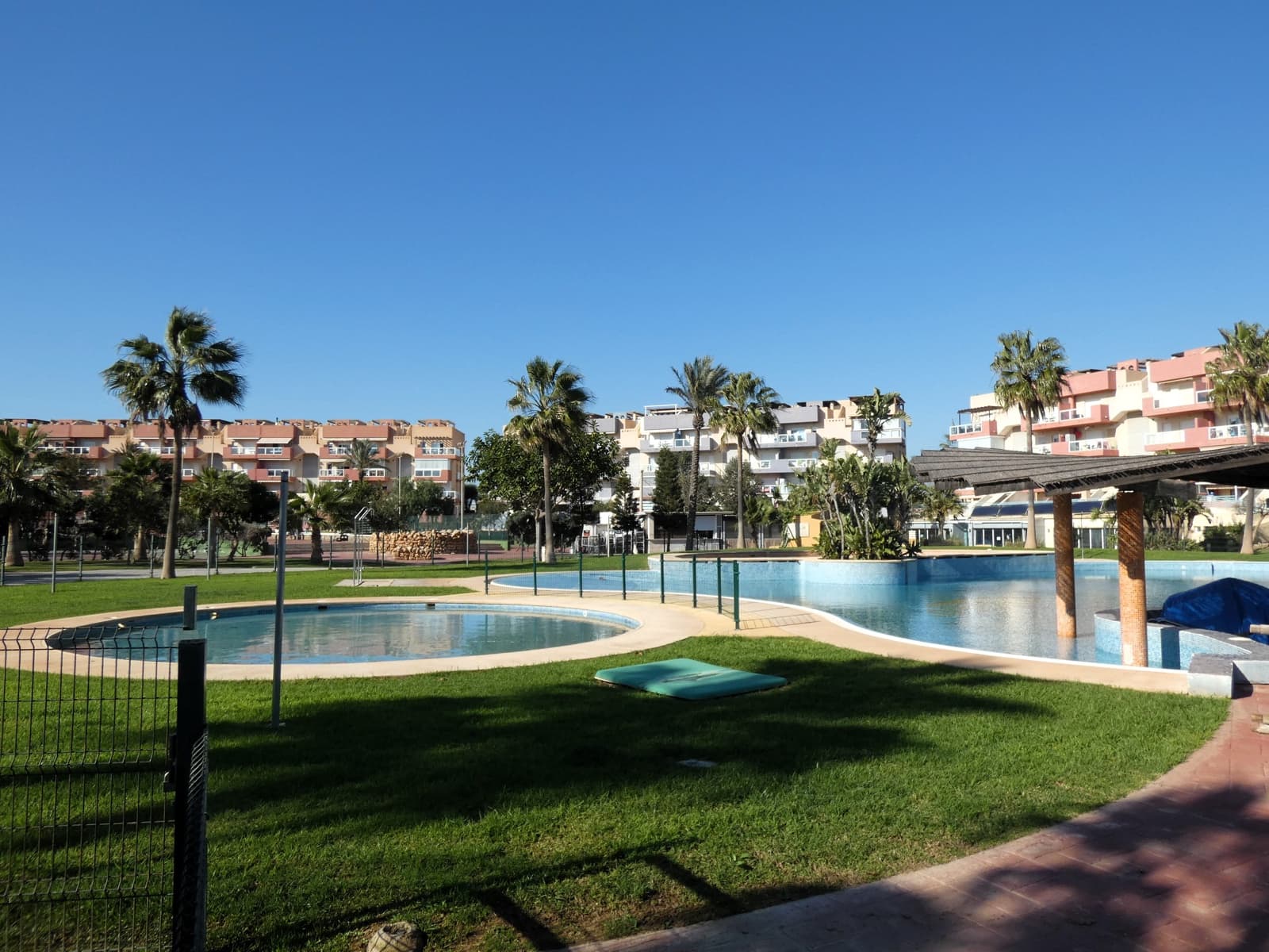 2 sypialnia Mieszkanie na sprzedaż w Almerimar z basenem garażem - 185 000 € (Ref: 9656405)