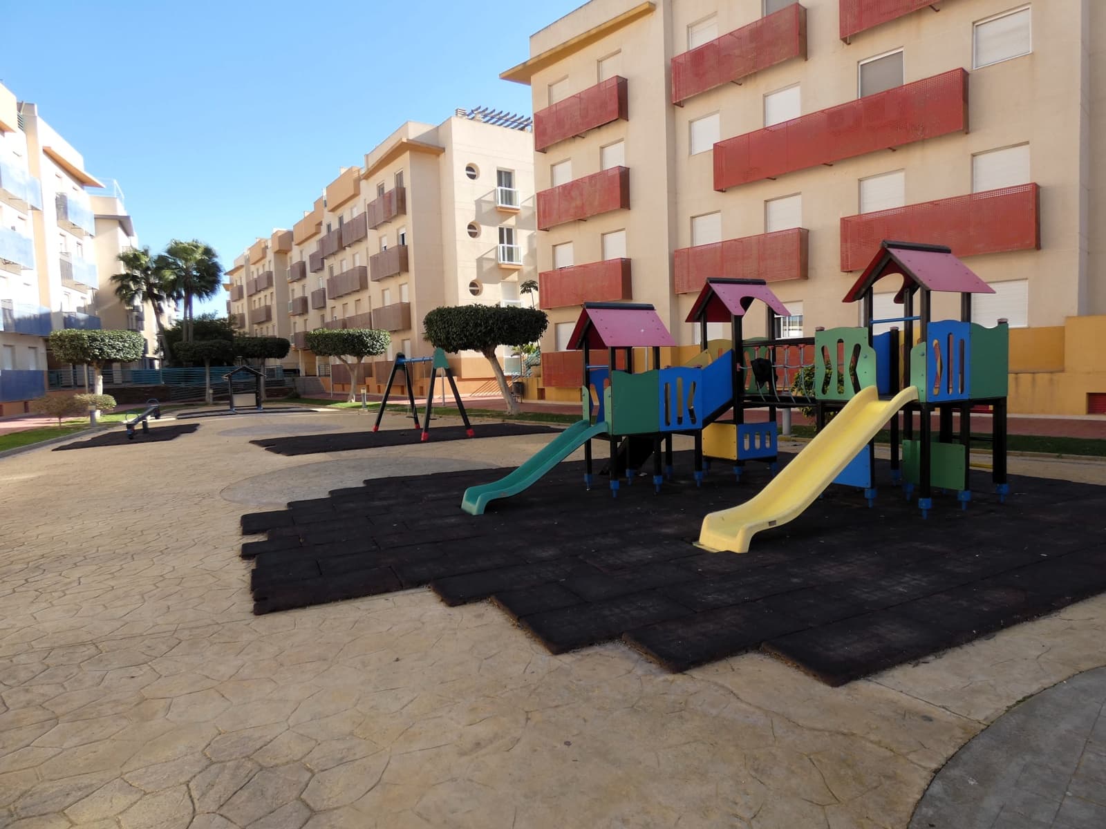 2 sypialnia Mieszkanie na sprzedaż w Almerimar z basenem garażem - 185 000 € (Ref: 9656405)