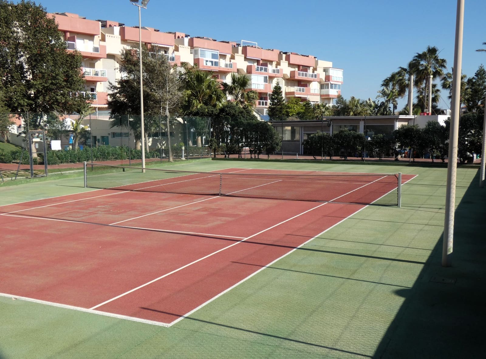 2 sypialnia Mieszkanie na sprzedaż w Almerimar z basenem garażem - 185 000 € (Ref: 9656405)