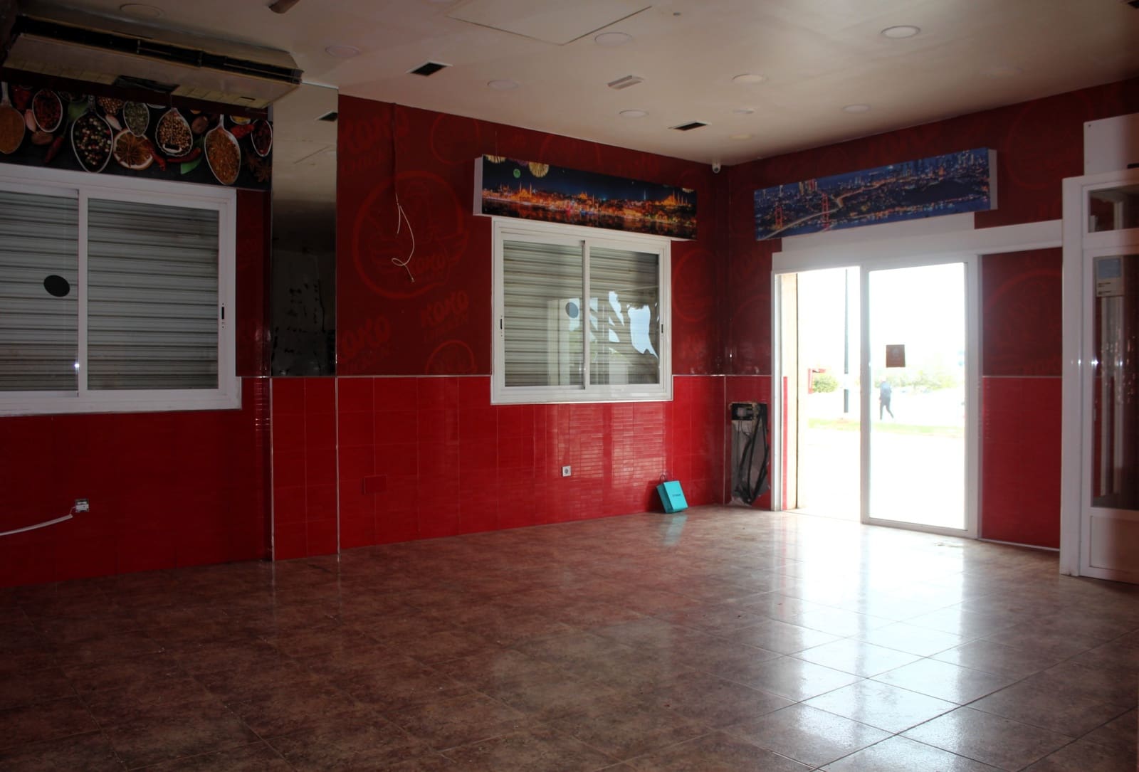 Restaurant/Bar for sale in Roquetas de Mar - € 280,000 (Ref: 9816565)