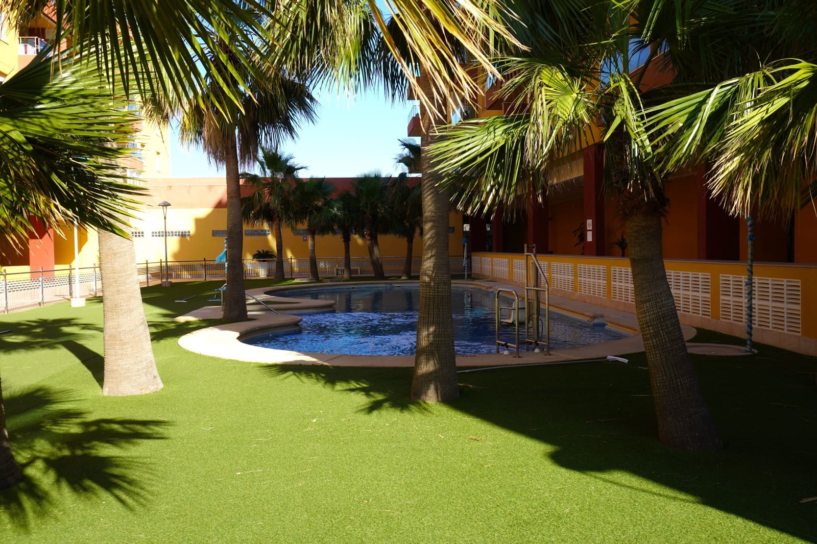1 soverom Leilighet til salgs i Roquetas de Mar med svømmebasseng garasje - € 169 500 (Ref: 9948879)