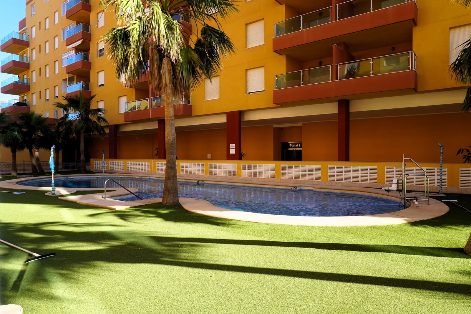 1 soverom Leilighet til salgs i Roquetas de Mar med svømmebasseng garasje - € 169 500 (Ref: 9948879)