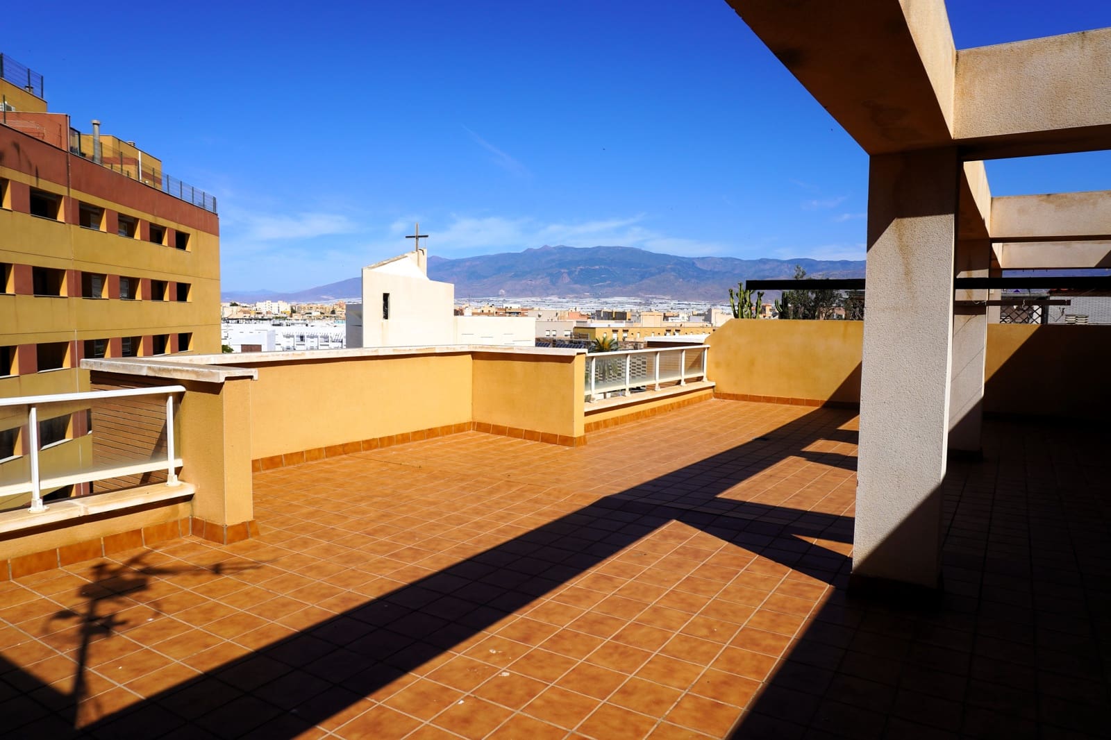 2 bedroom Flat for sale in Roquetas de Mar with pool garage - € 165,000 (Ref: 9994480)
