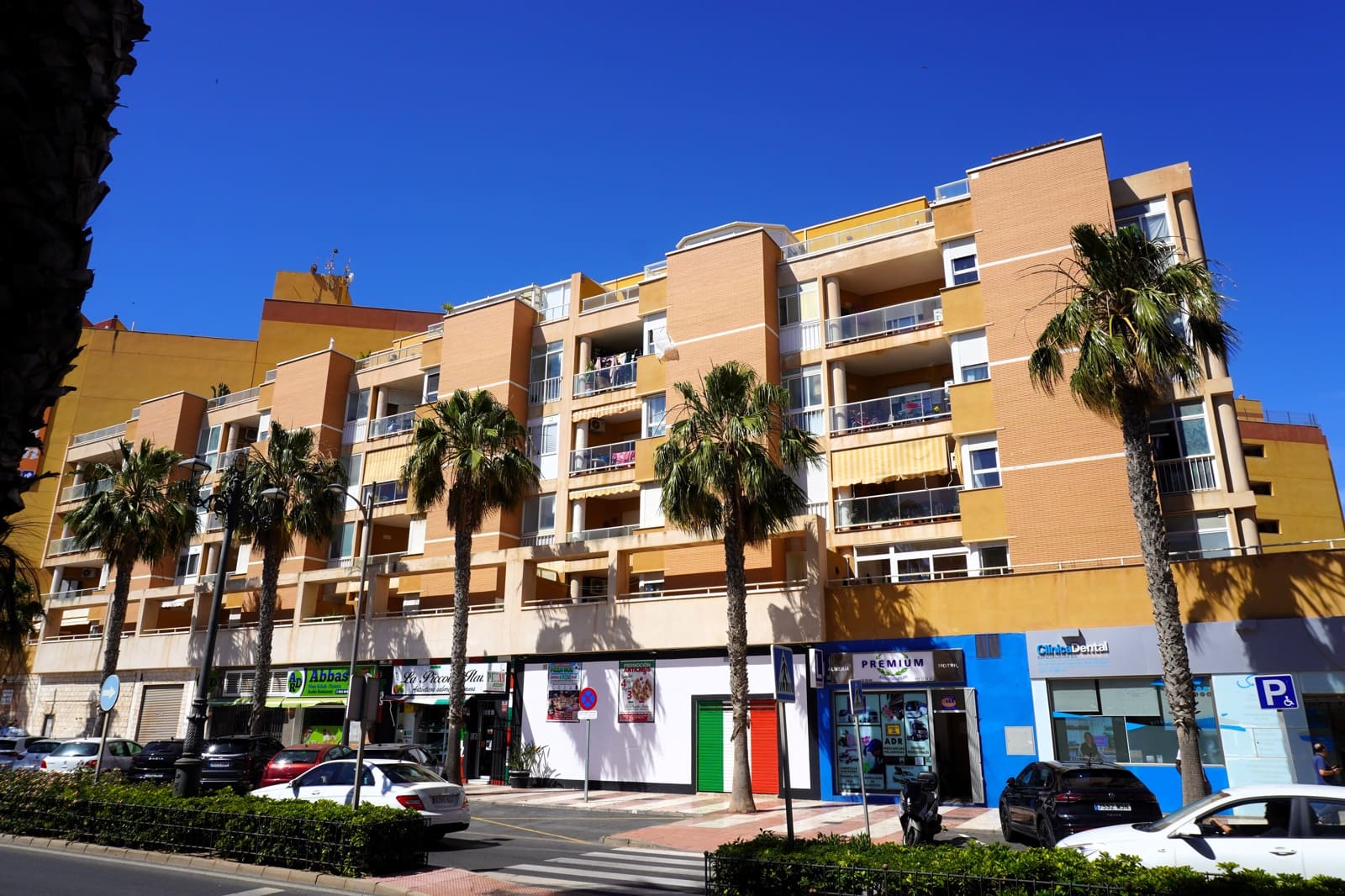 2 bedroom Flat for sale in Roquetas de Mar with pool garage - € 165,000 (Ref: 9994480)