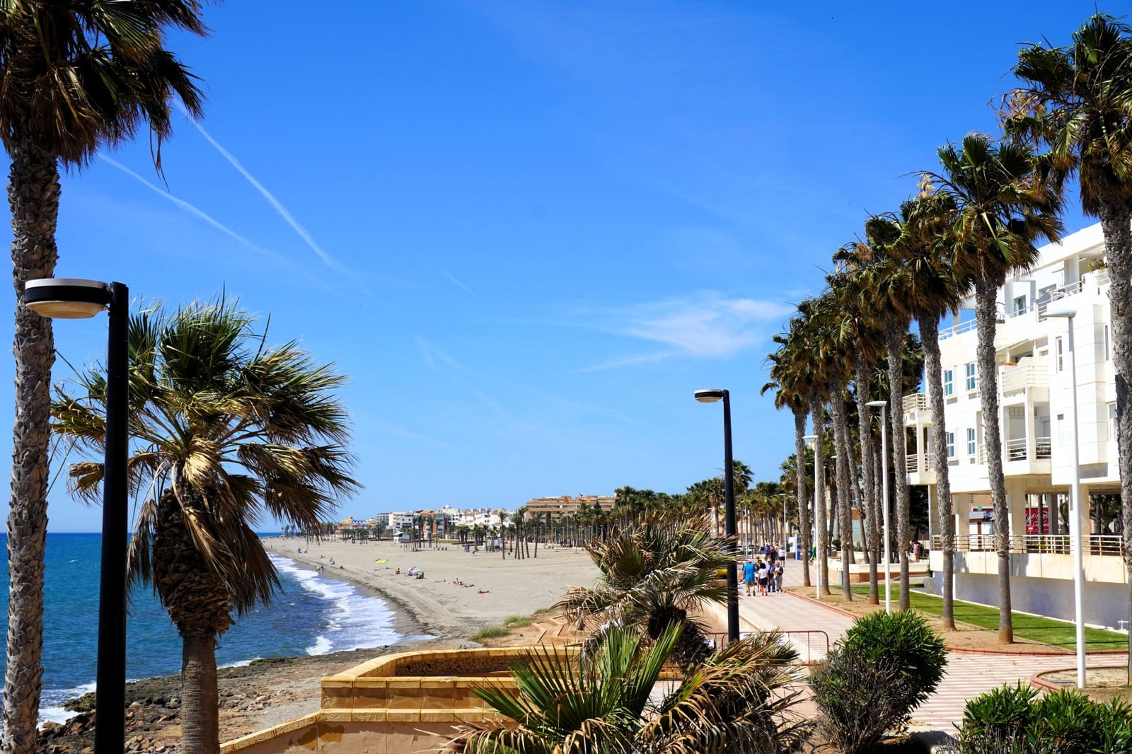 2 bedroom Flat for sale in Roquetas de Mar with pool garage - € 165,000 (Ref: 9994480)