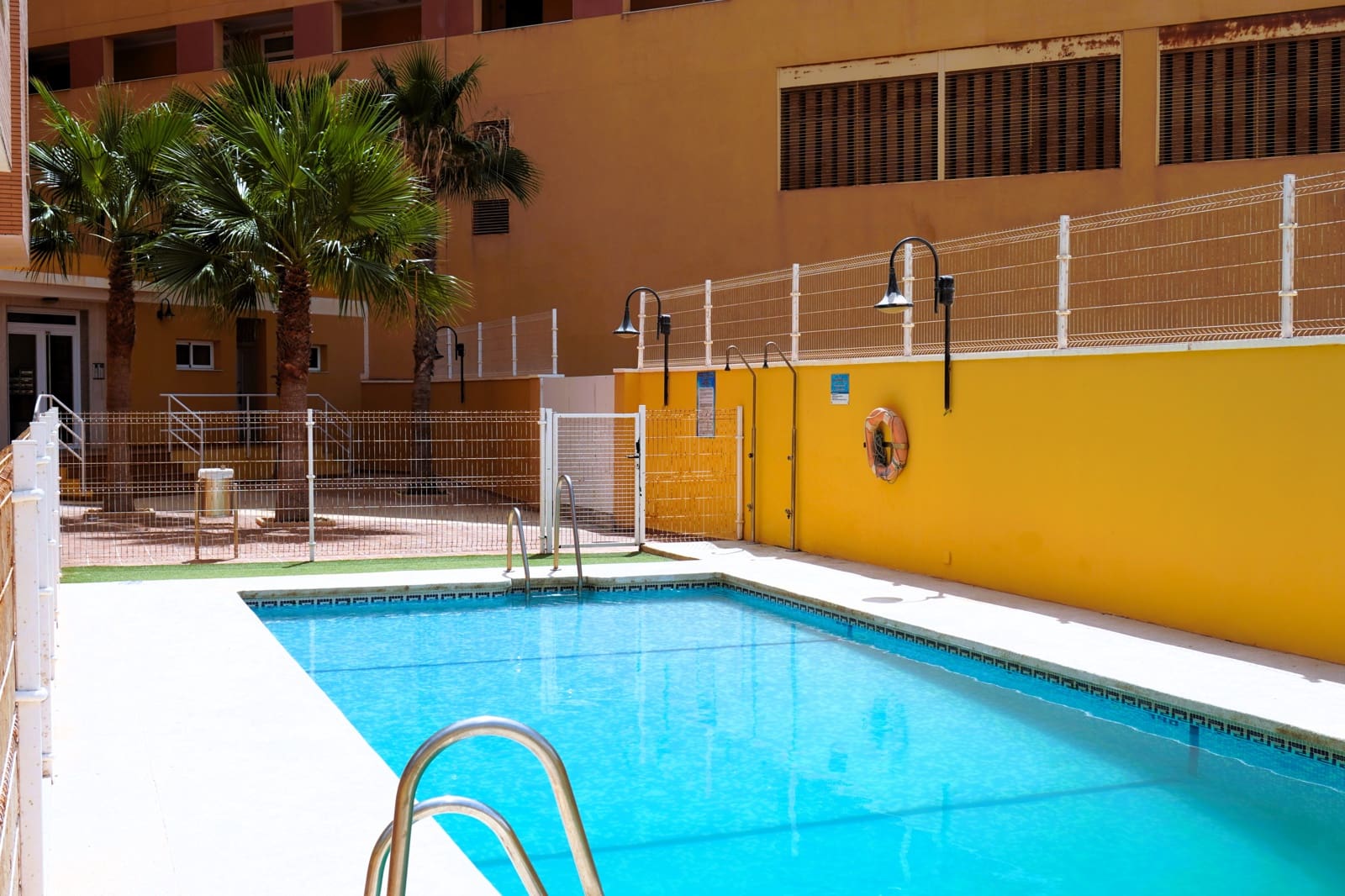 2 bedroom Flat for sale in Roquetas de Mar with pool garage - € 165,000 (Ref: 9994480)