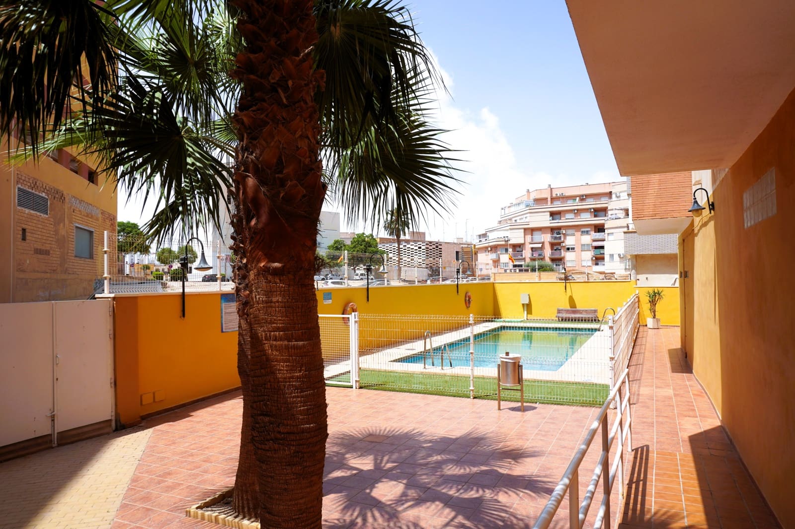 2 bedroom Flat for sale in Roquetas de Mar with pool garage - € 165,000 (Ref: 9994480)