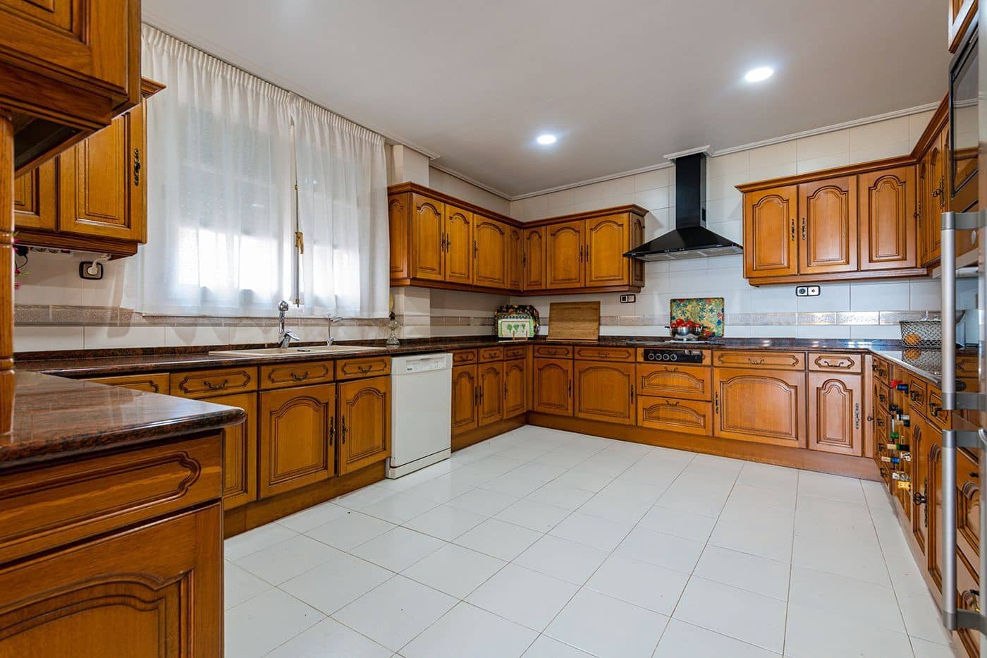 9 soveværelse Villa til salg i Benicassim med swimmingpool - € 1.195.000 (Ref: 6056586)