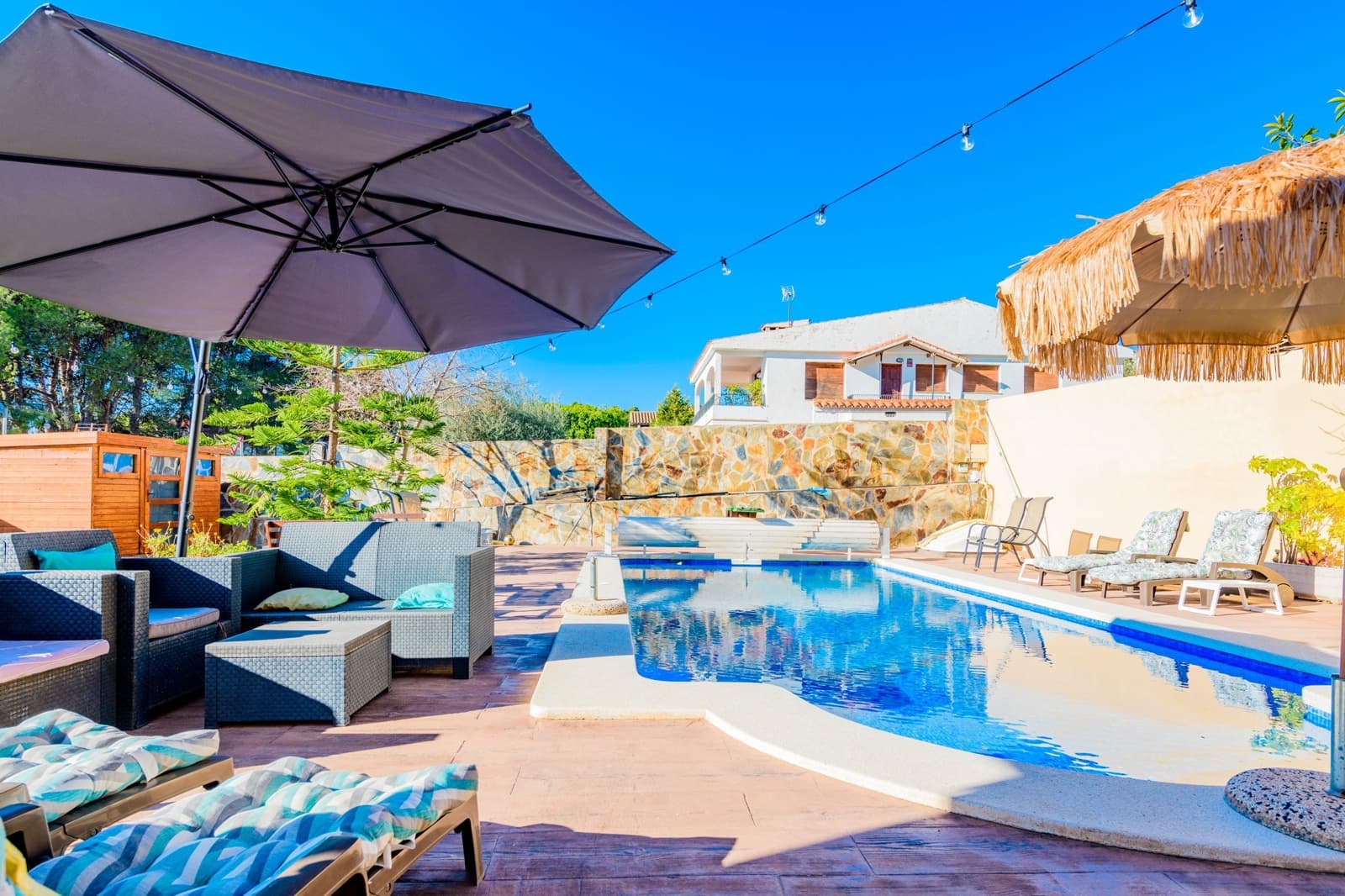 4 soveværelse Villa til salg i Castello de la Plana med swimmingpool - € 585.000 (Ref: 7412139)